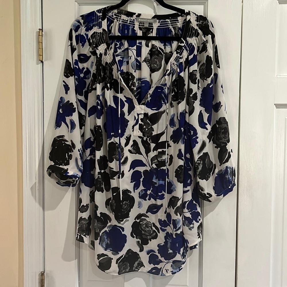 1x Daniel Rainn blue & black flower blouse